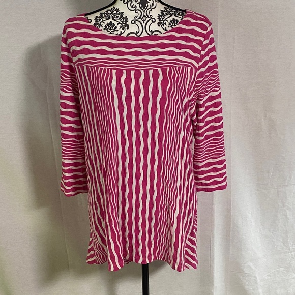 IC By Connie K Tops - IC Collection by Connie K Vibrant Pink and White Women's Tunic Rayon Textured